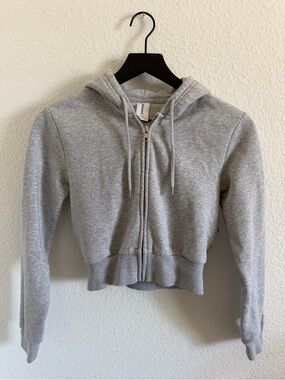abound light gray cropped zip hoodie